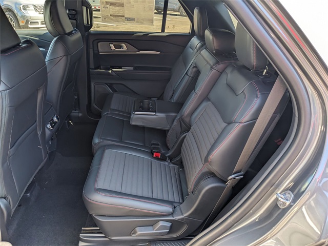 2025 Ford Explorer ST-Line photo 11