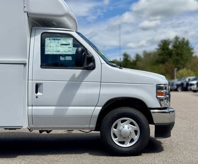 2026 Ford E-350 Base photo 2