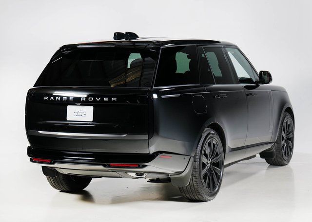 2025 Land Rover Range Rover SE photo 2