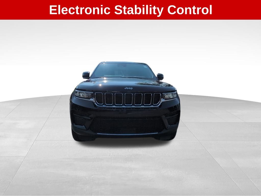 2025 Jeep Grand Cherokee Laredo photo 3