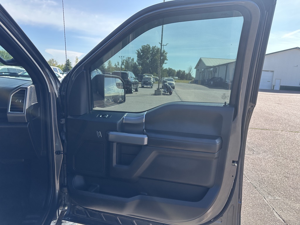 2016 Ford F-150 XLT photo 22