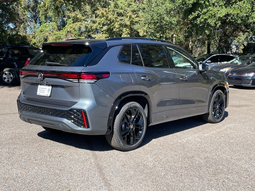 2026 Volkswagen Tiguan SE R-Line Black photo 3