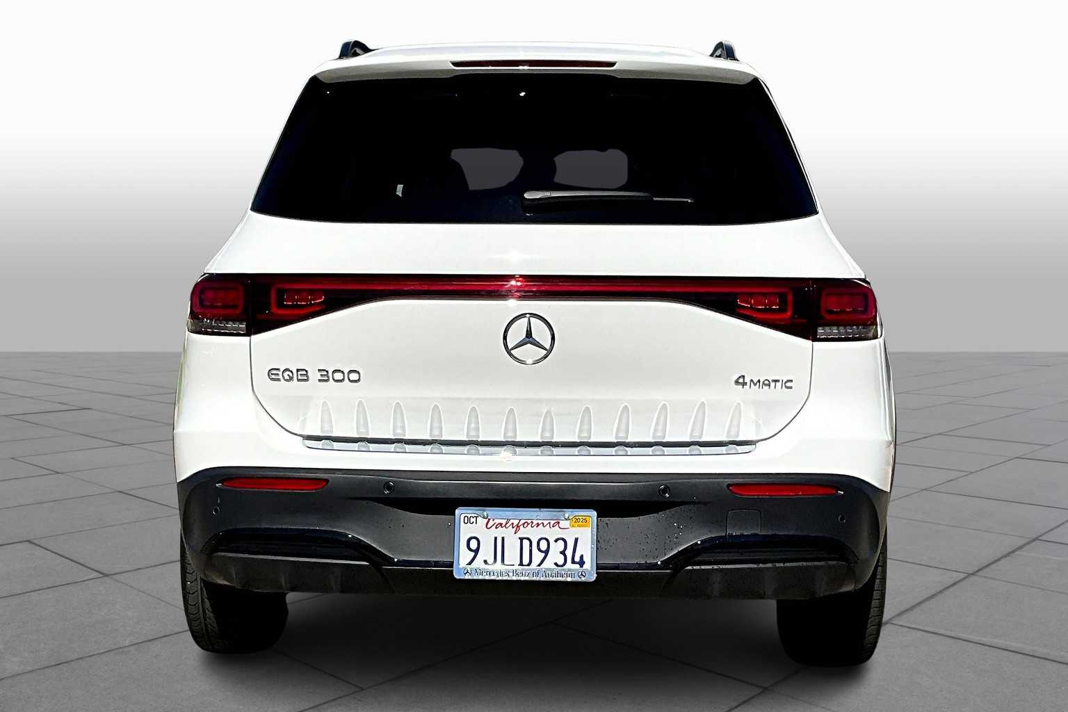 2023 Mercedes Benz EQB 300 4MATIC photo 4