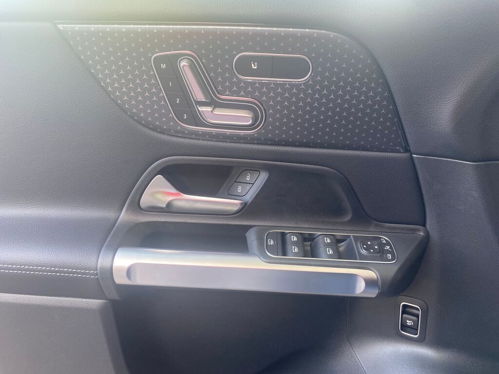 2026 Mercedes Benz GLB 250 4MATIC photo 10