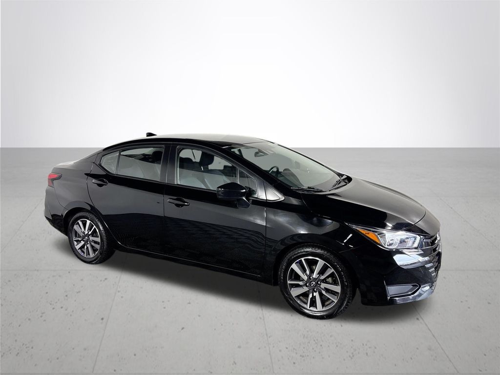 2023 Nissan Versa 1.6 SV photo 4
