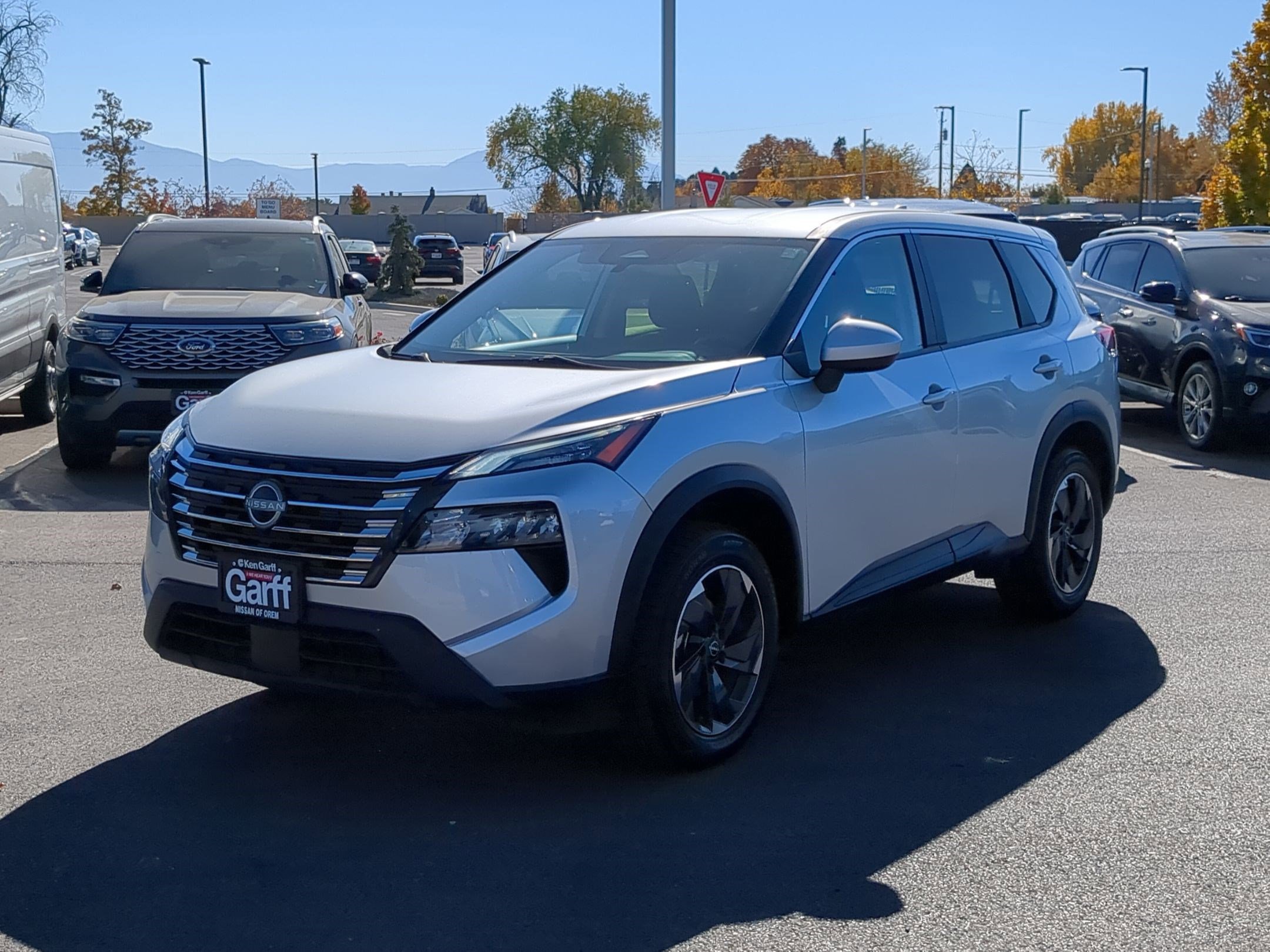 2024 Nissan Rogue SV photo 4