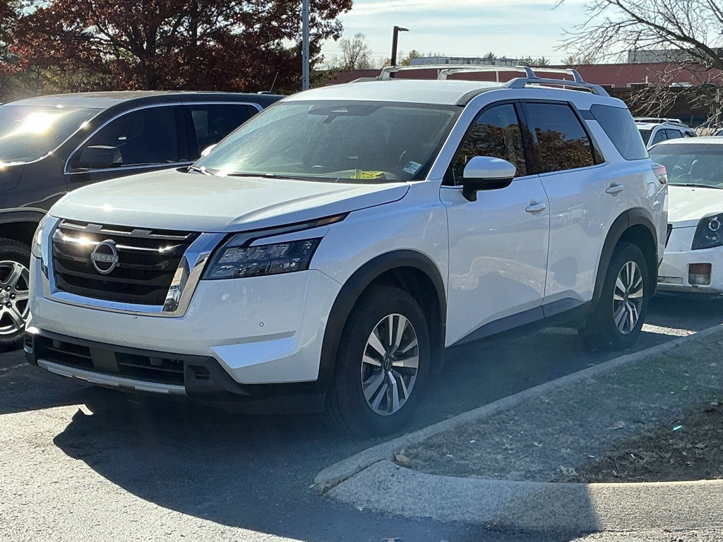 2025 Nissan Pathfinder SL photo 2