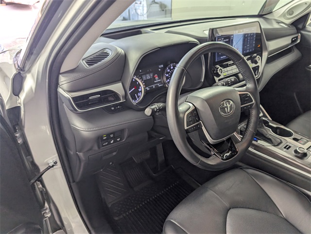 2022 Toyota Highlander Platinum photo 16