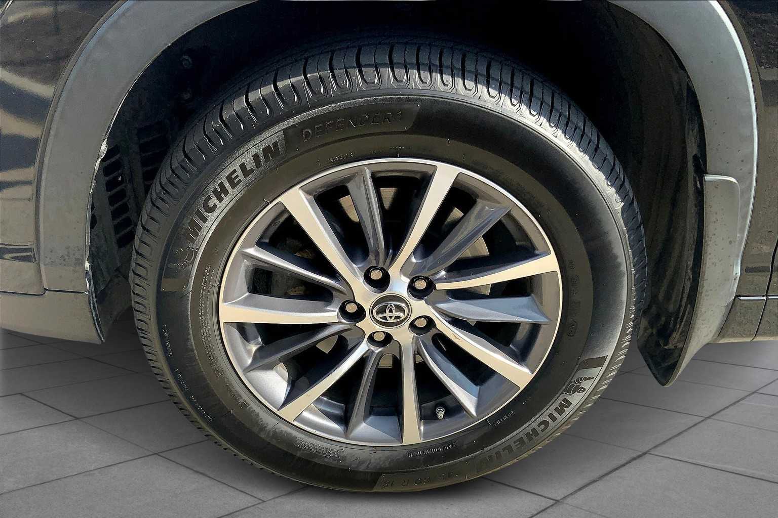 2018 Toyota Highlander XLE photo 10