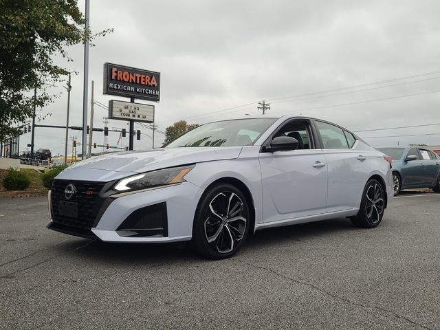 2024 Nissan Altima 2.5 SR photo 4