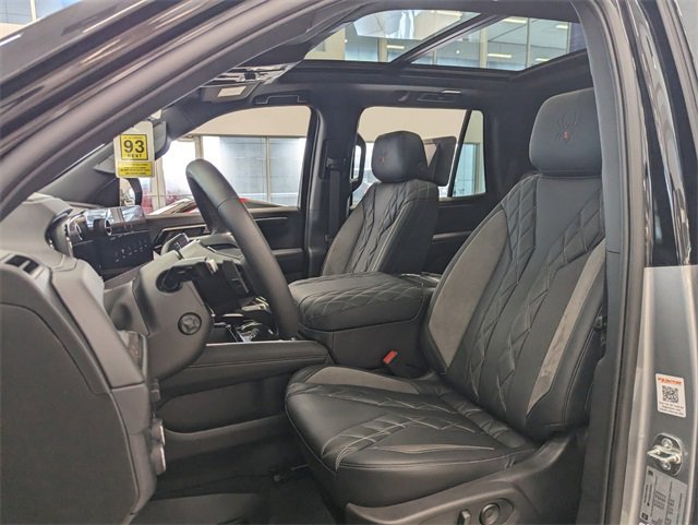 2025 Chevrolet Tahoe Premier photo 2