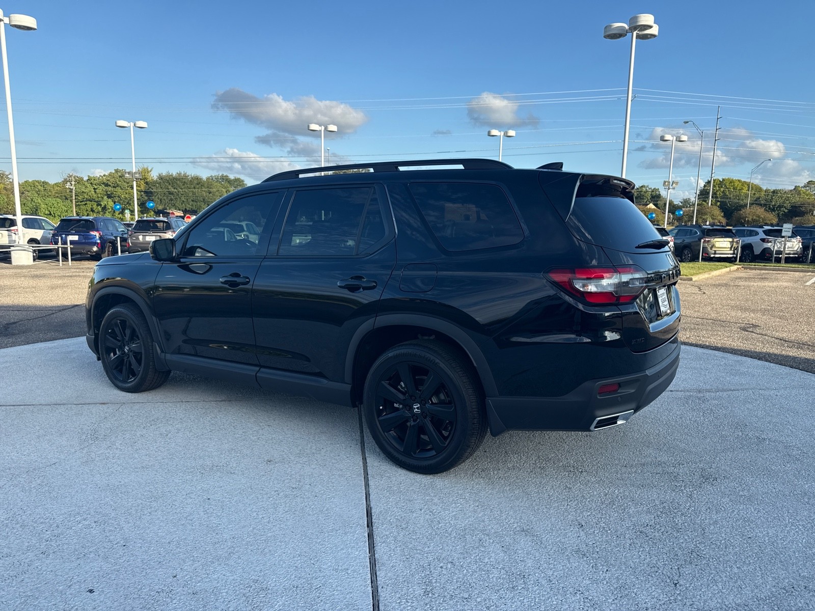 2025 Honda Pilot Black Edition photo 4
