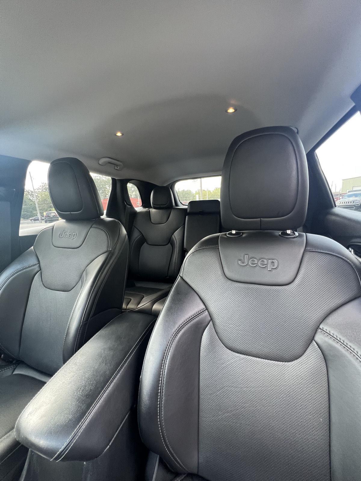 2022 Jeep Cherokee Latitude Lux photo 8