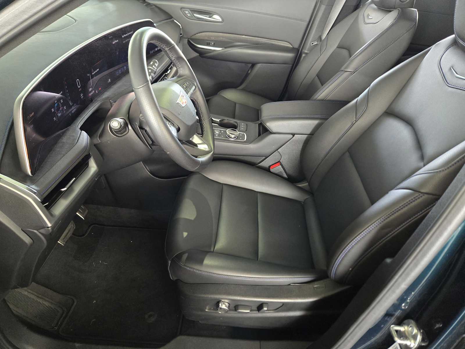 2025 Cadillac XT4 Sport photo 8