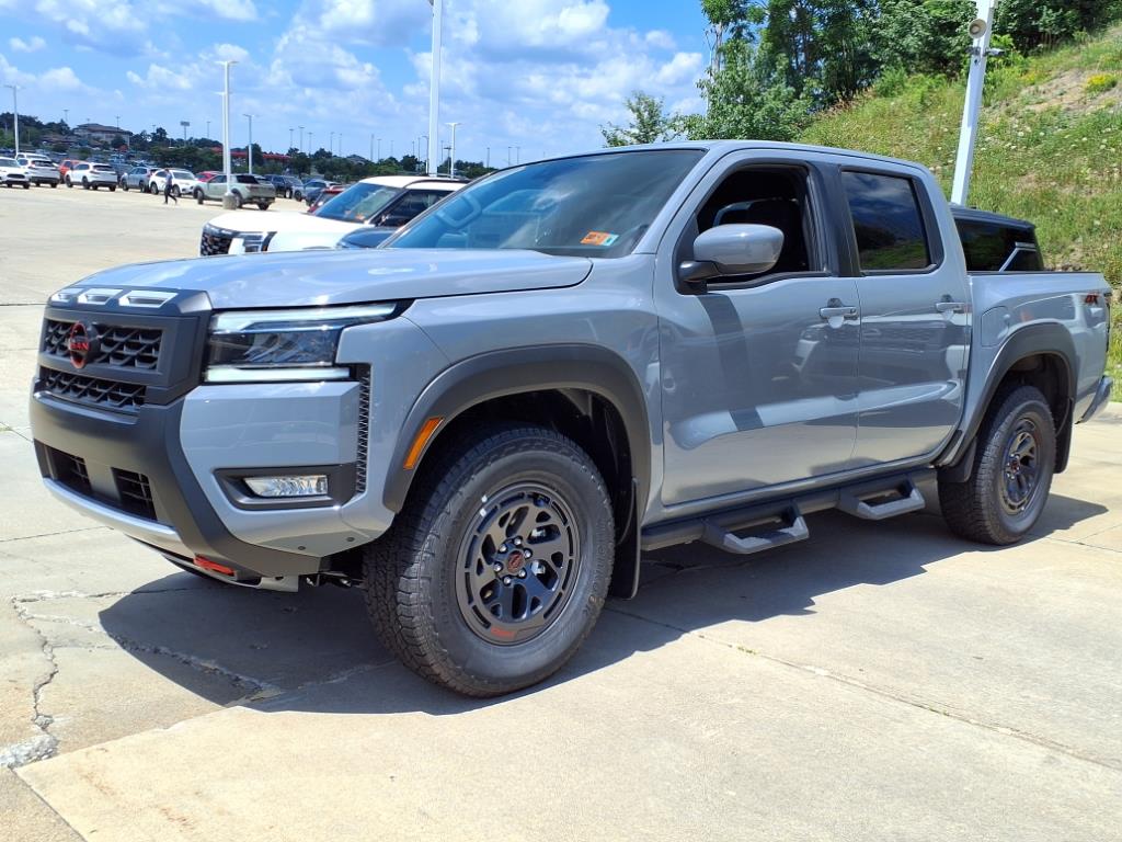 2025 Nissan Frontier PRO-4X photo 2