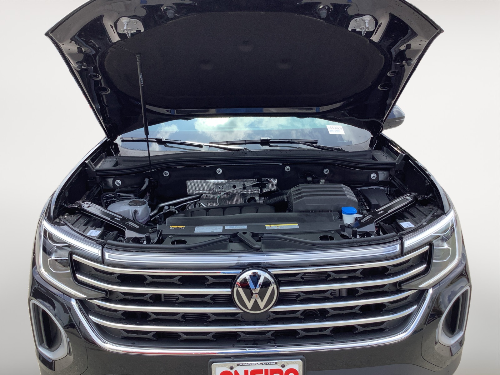 2025 Volkswagen Atlas SE Technology photo 2