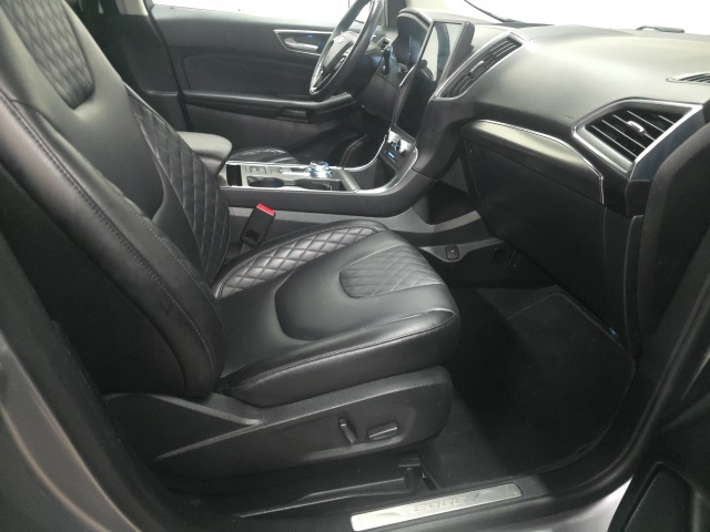 2024 Ford Edge Titanium photo 2