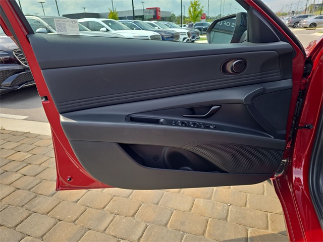 2025 Hyundai Elantra SEL Sport photo 12