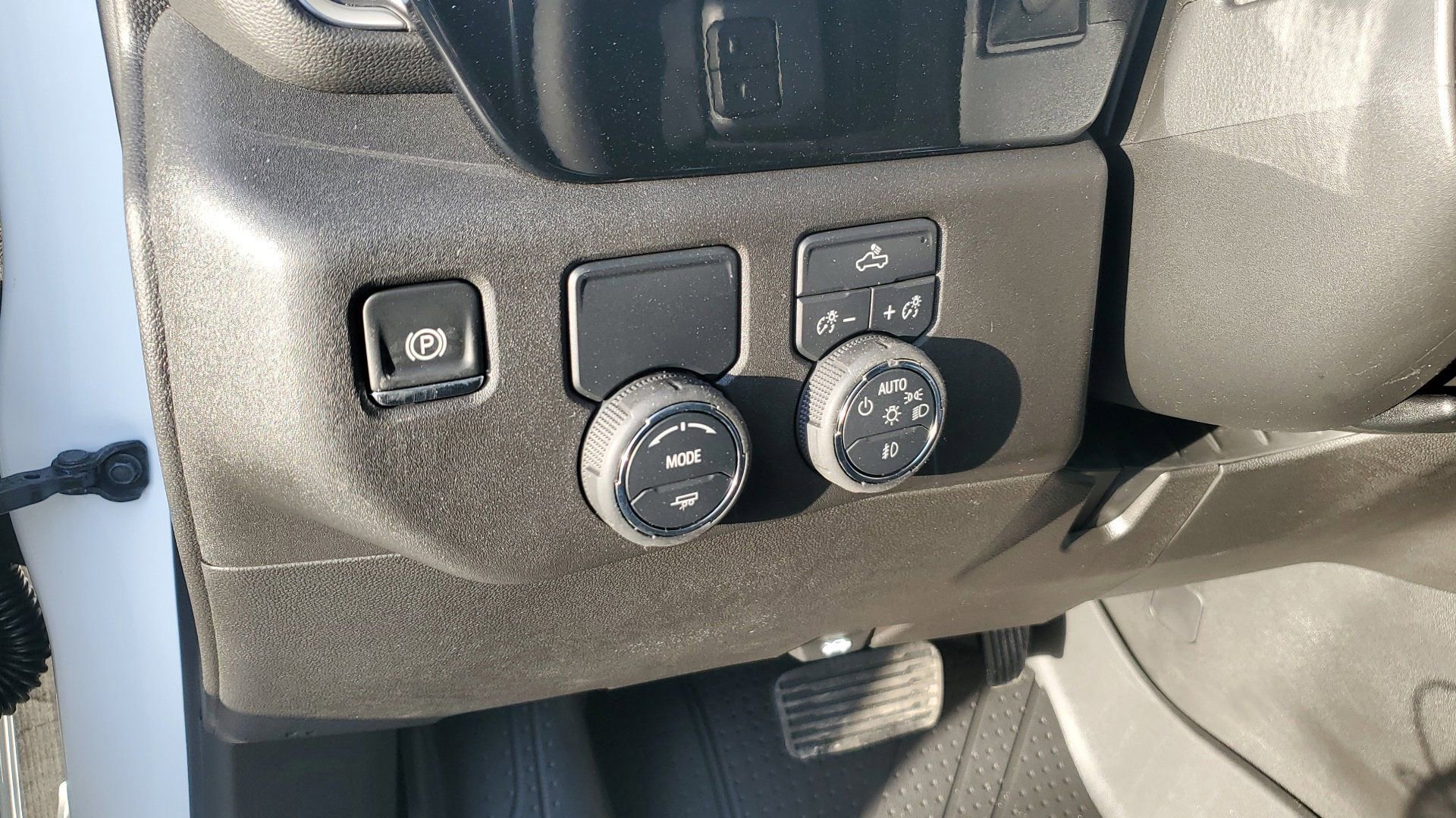 2025 Chevrolet Silverado 1500 RST photo 20