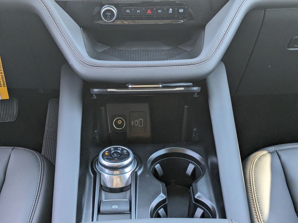 2025 Ford Explorer photo 19