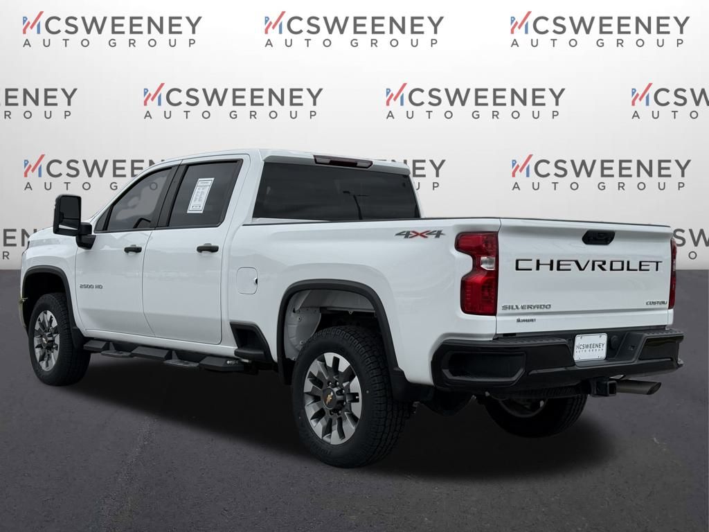 2022 Chevrolet Silverado 2500HD Custom photo 3