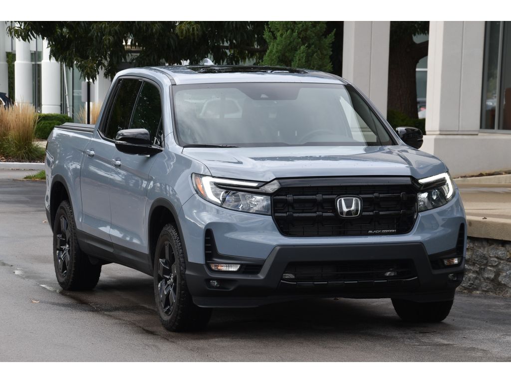 2025 Honda Ridgeline Black Edition photo 2
