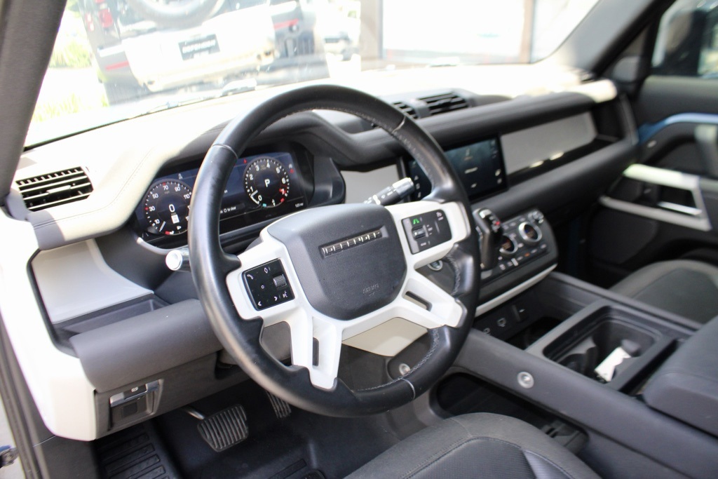 2021 Land Rover Defender 110 SE photo 4