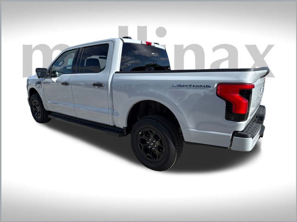 2025 Ford F-150 Lightning XLT photo 3