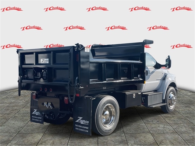 2025 Ford F-750 Base photo 3