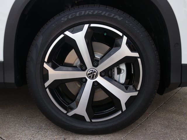 2025 Volkswagen Tiguan SE photo 4