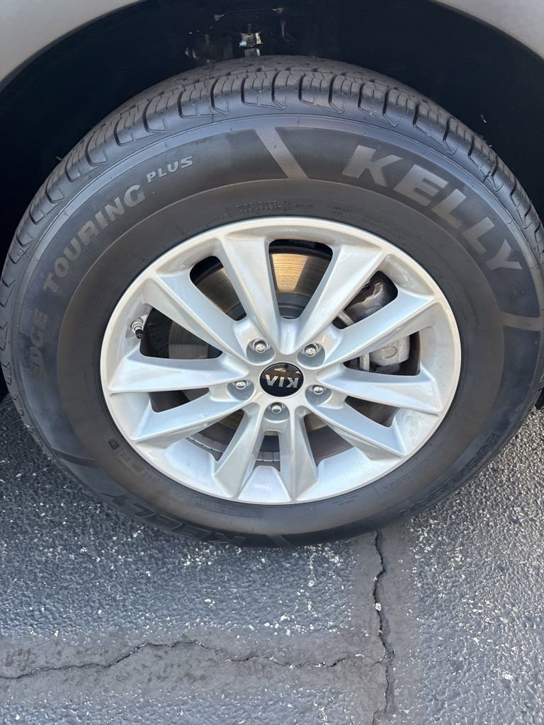 2020 Kia Sorento LX S photo 8
