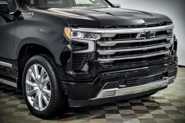 2024 Chevrolet Silverado 1500 High Country photo 2