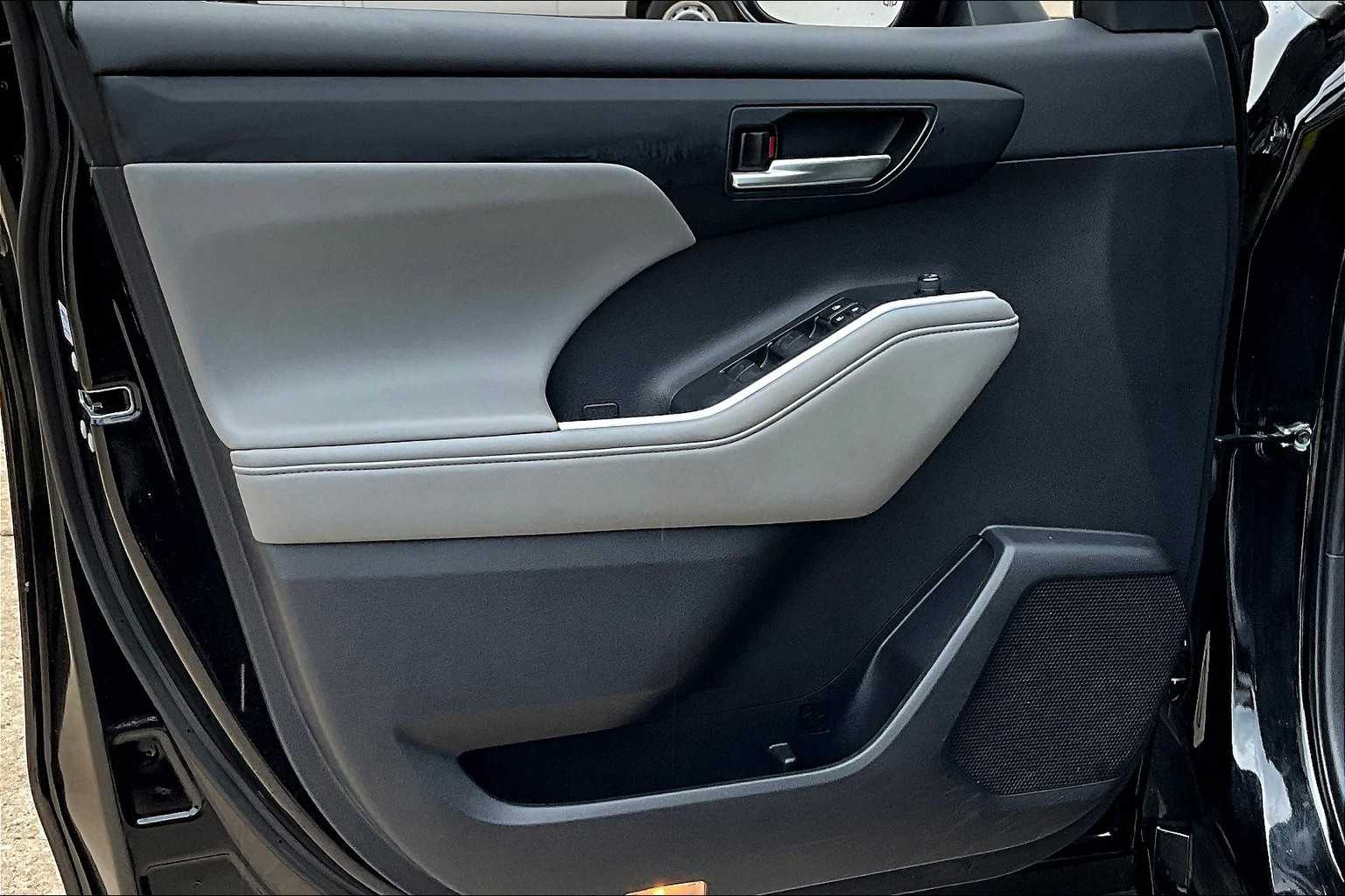 2021 Toyota Highlander Hybrid XLE photo 12