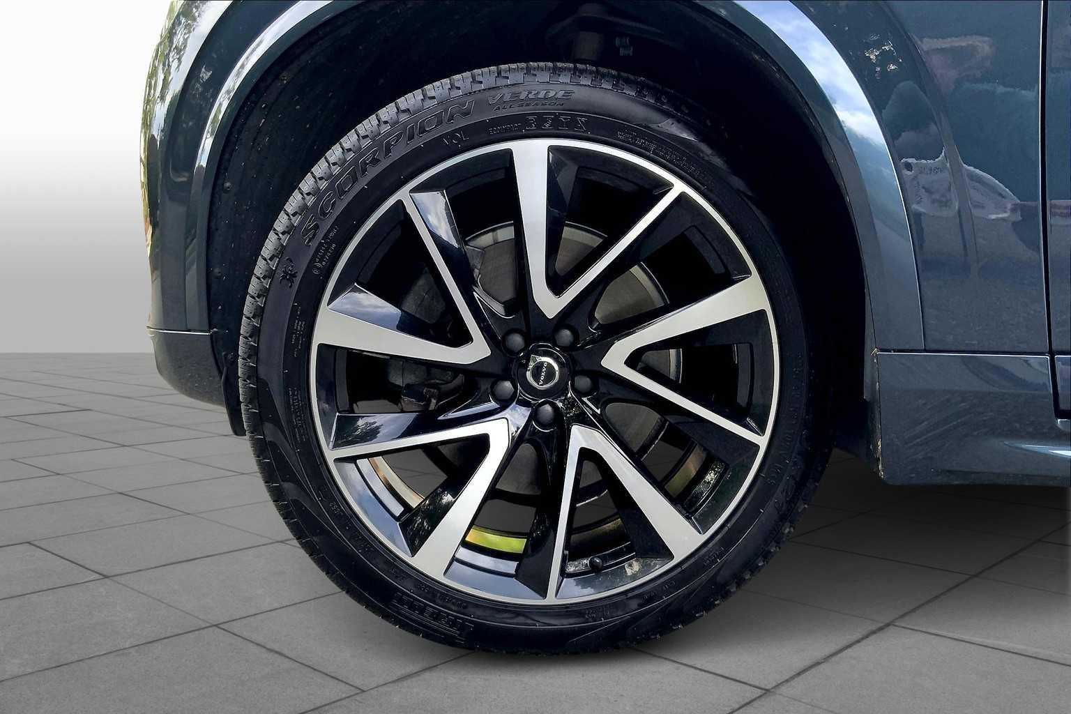 2020 Volvo XC90 Momentum photo 8