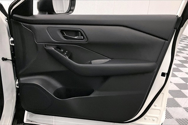 2025 Nissan Rogue S photo 32