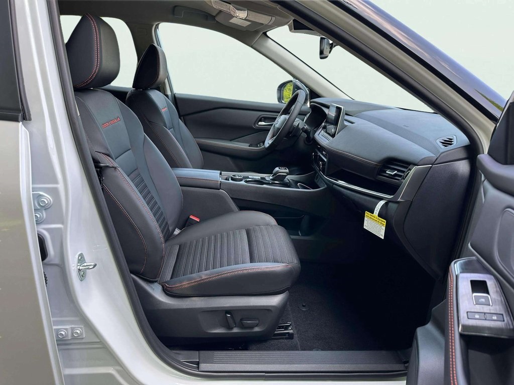 2026 Nissan Rogue SV photo 11