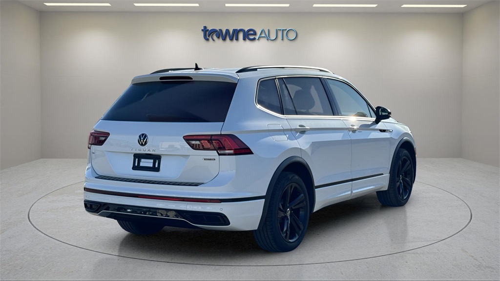 2023 Volkswagen Tiguan SE R-Line Black photo 4