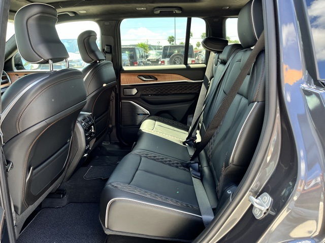 2025 Jeep Grand Cherokee Summit Reserve photo 17