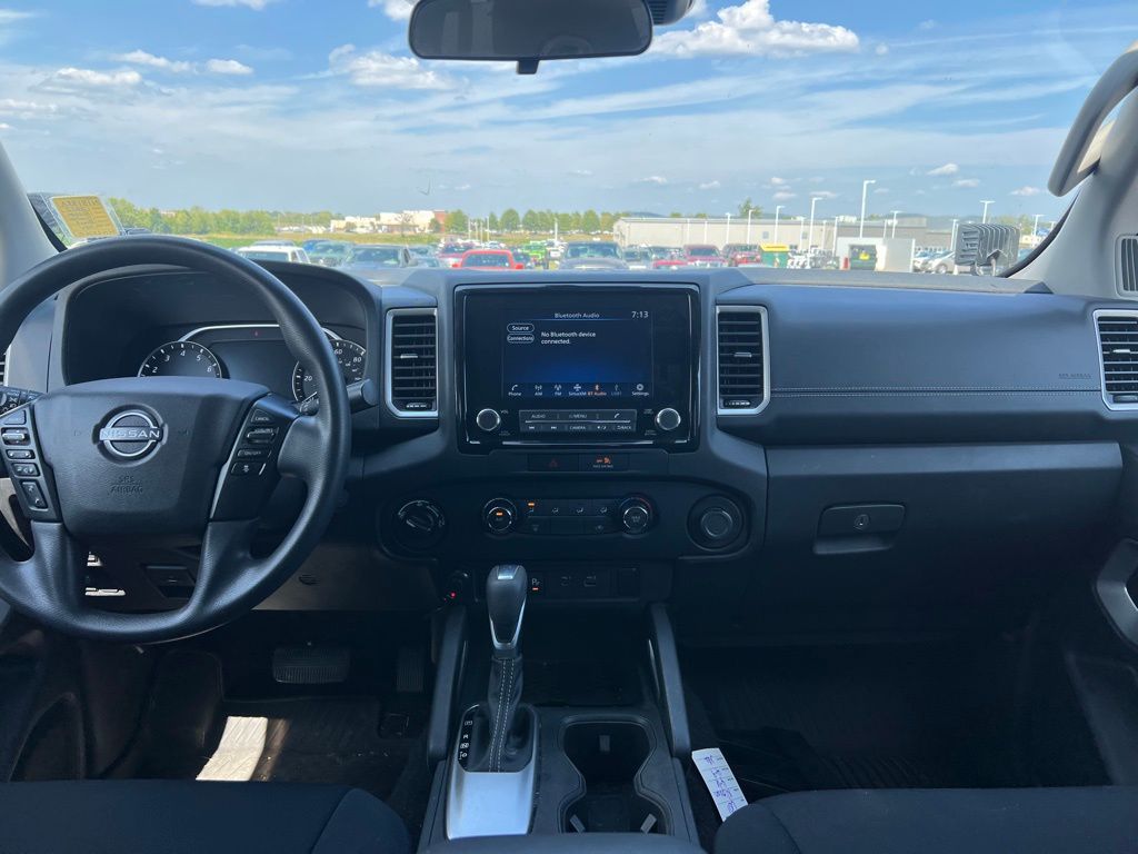 2022 Nissan Frontier SV photo 16