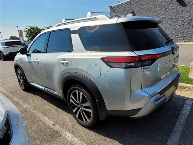 2024 Nissan Pathfinder Platinum photo 3