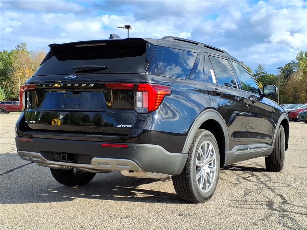 2025 Ford Explorer photo 2