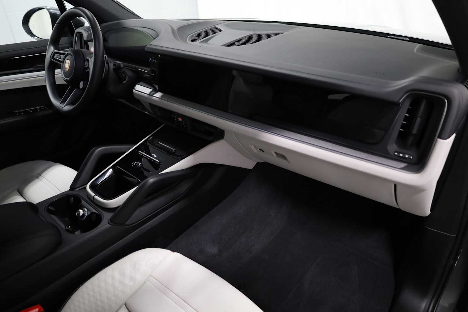 2025 Porsche Cayenne photo 4