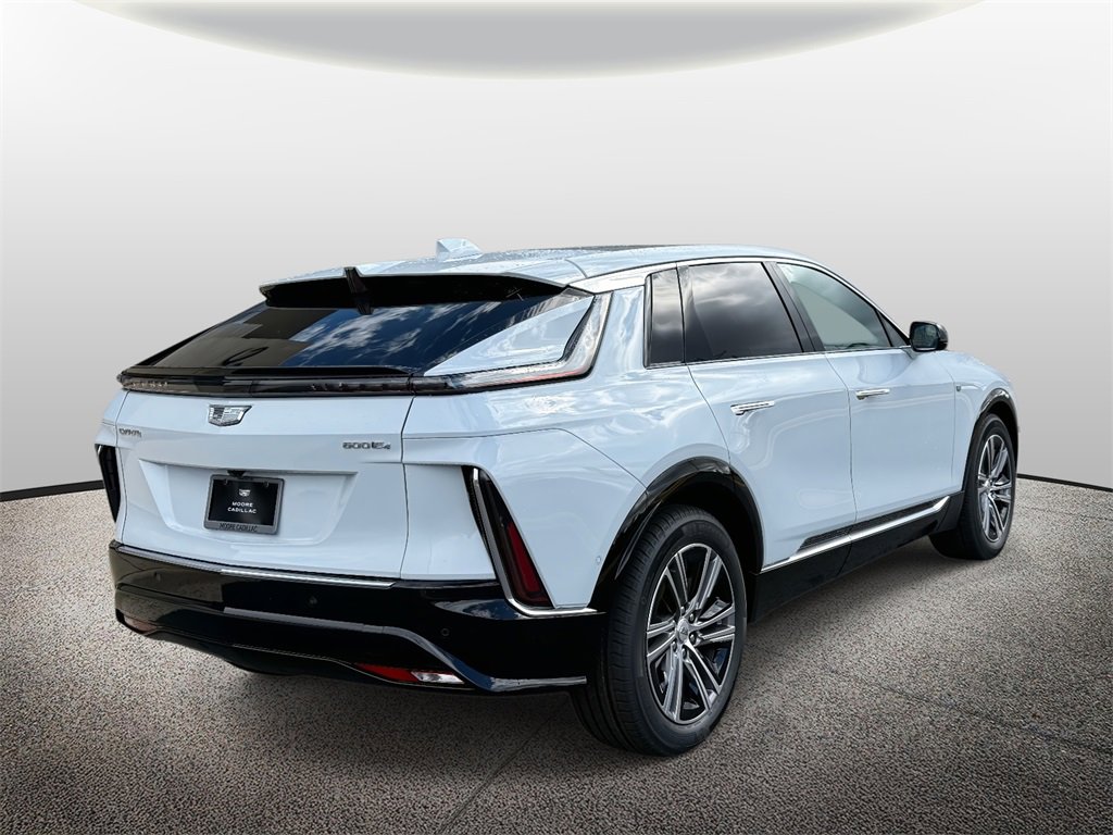 2026 Cadillac Lyriq Luxury photo 2