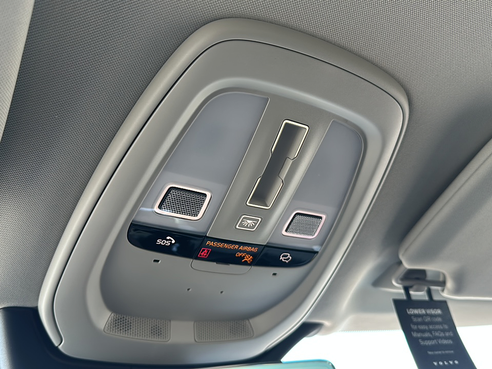 2025 Volvo XC90 T8 photo 11