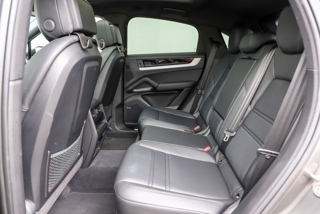 2024 Porsche Cayenne Coupe Base photo 37