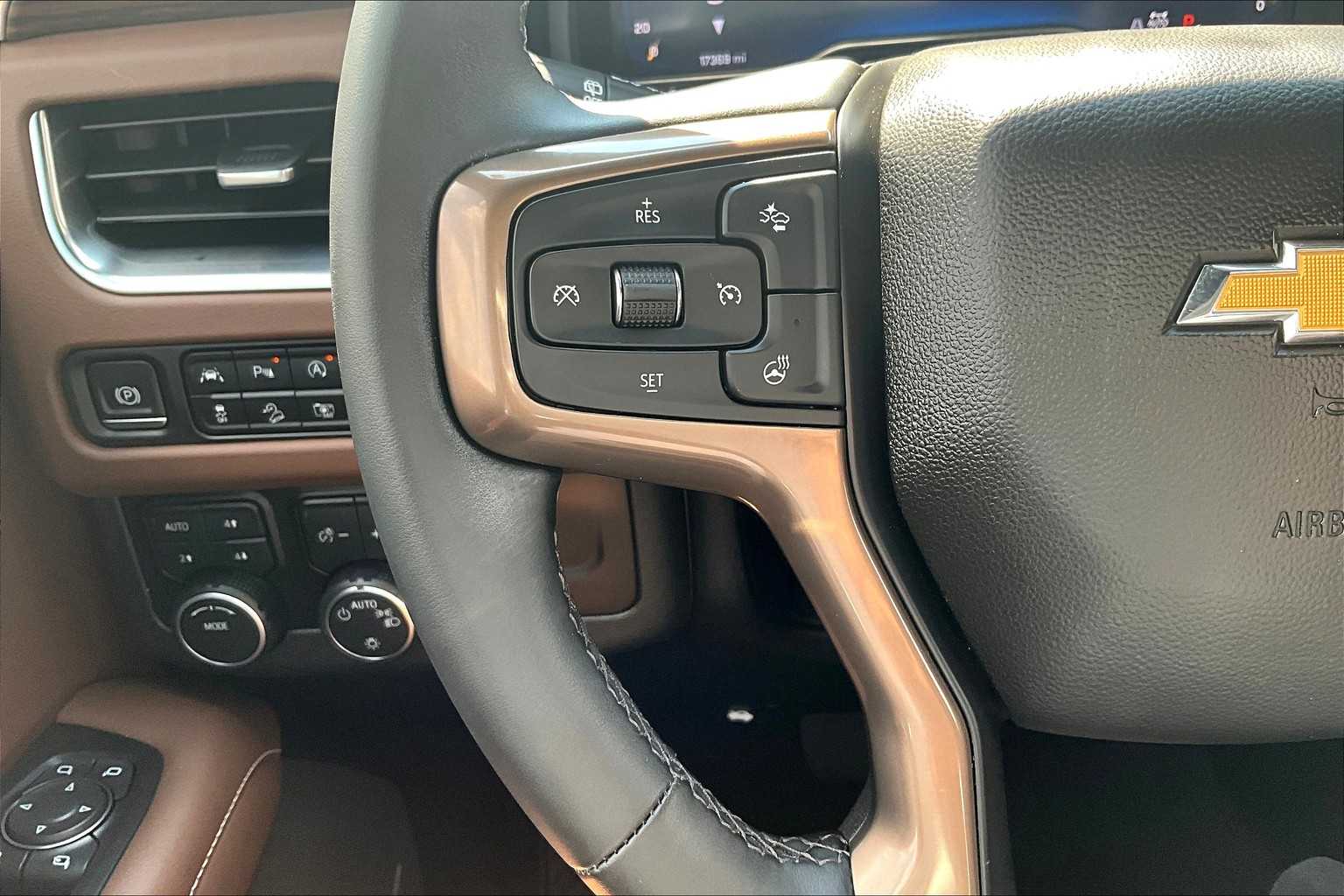 2023 Chevrolet Suburban High Country photo 22