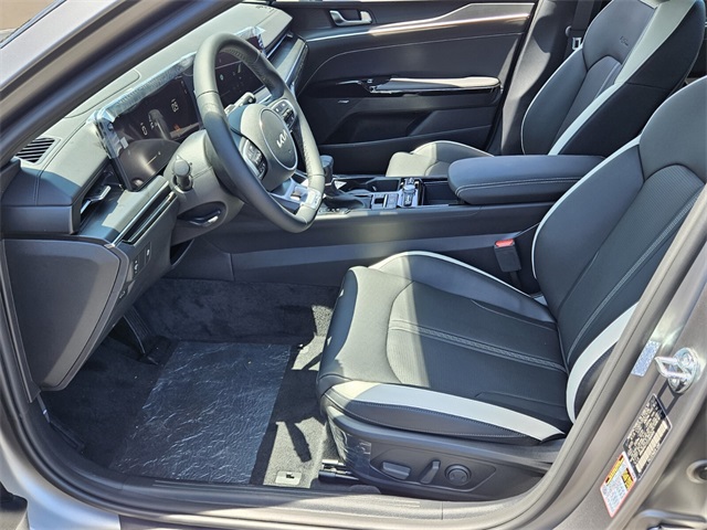 2025 Kia K5 GT-Line photo 4
