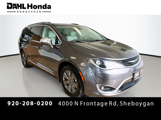 2019 Chrysler Pacifica Limited's photo