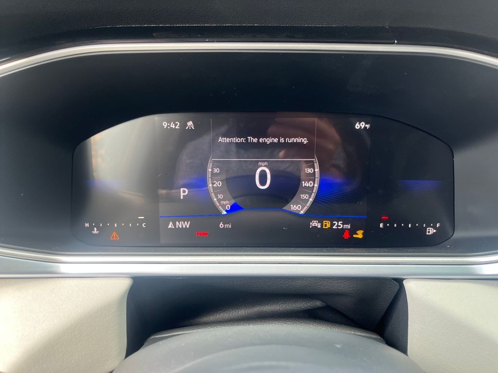 2025 Volkswagen Taos SE photo 11