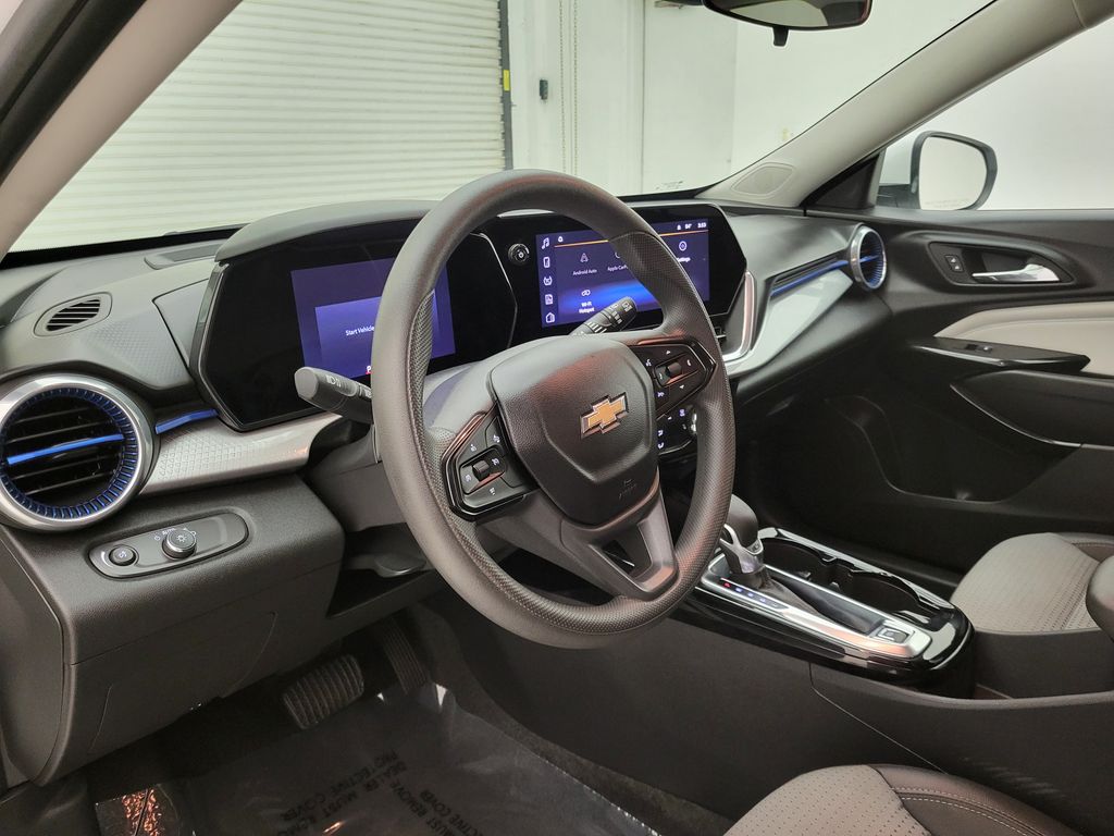 2024 Chevrolet Trax LT photo 16